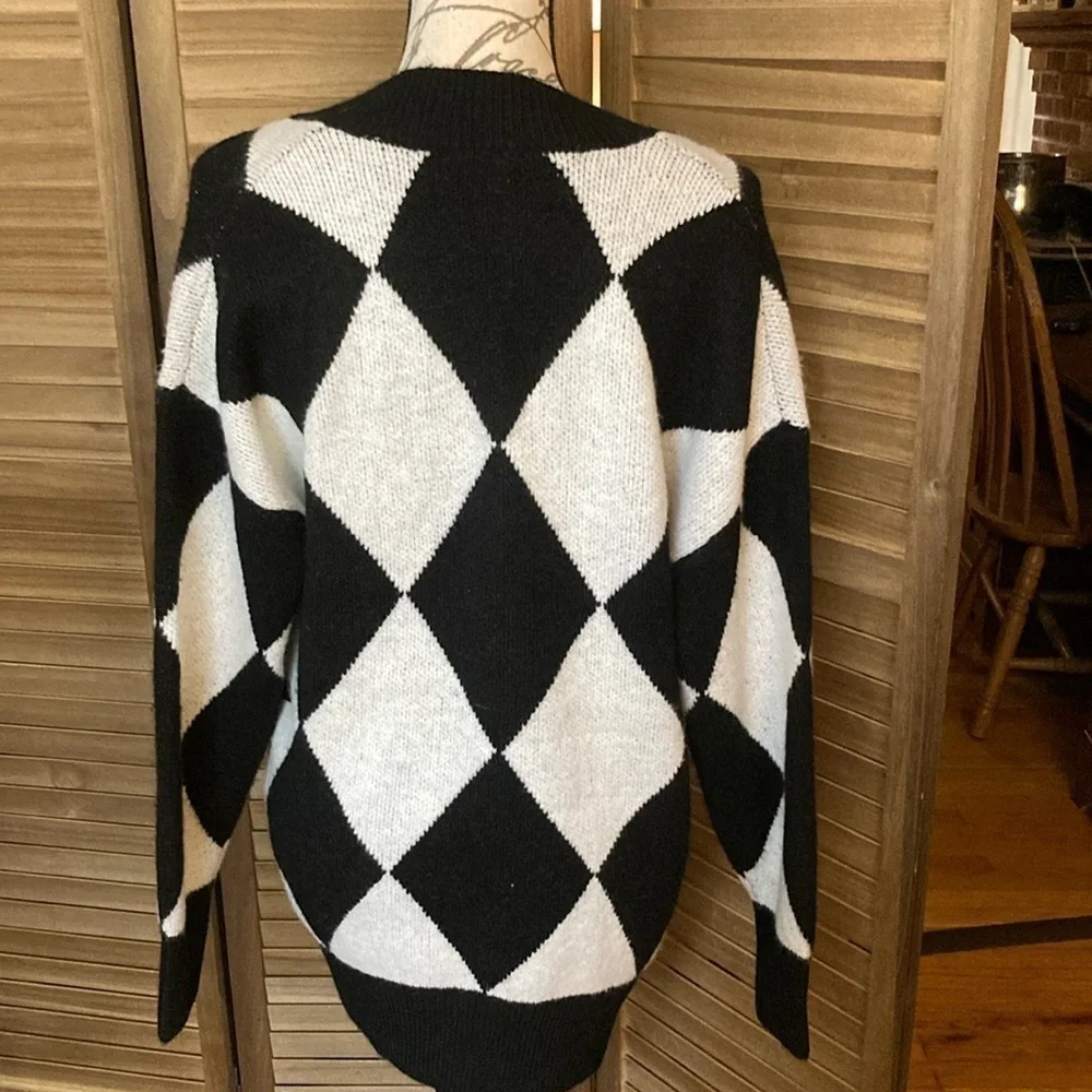 Black Tape NWT size small Black and white sweater. Excellent condition.